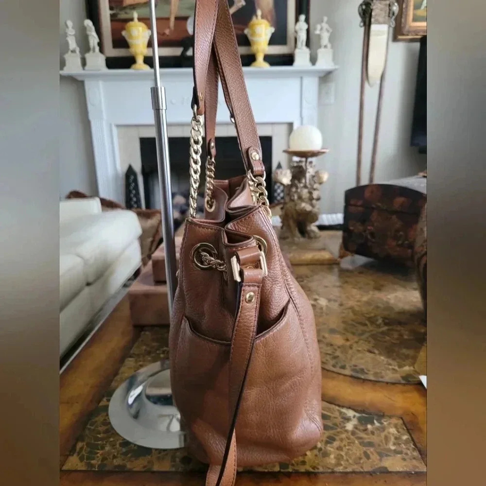 Michael Kors Hamilton w/crossbody strap - Picture 4 of 9